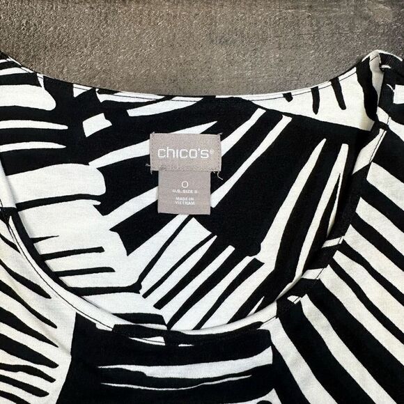Chicos Women’s Size 0 Palm Print Top Black White Short Sleeve Side Tie Summer - Picture 3 of 9